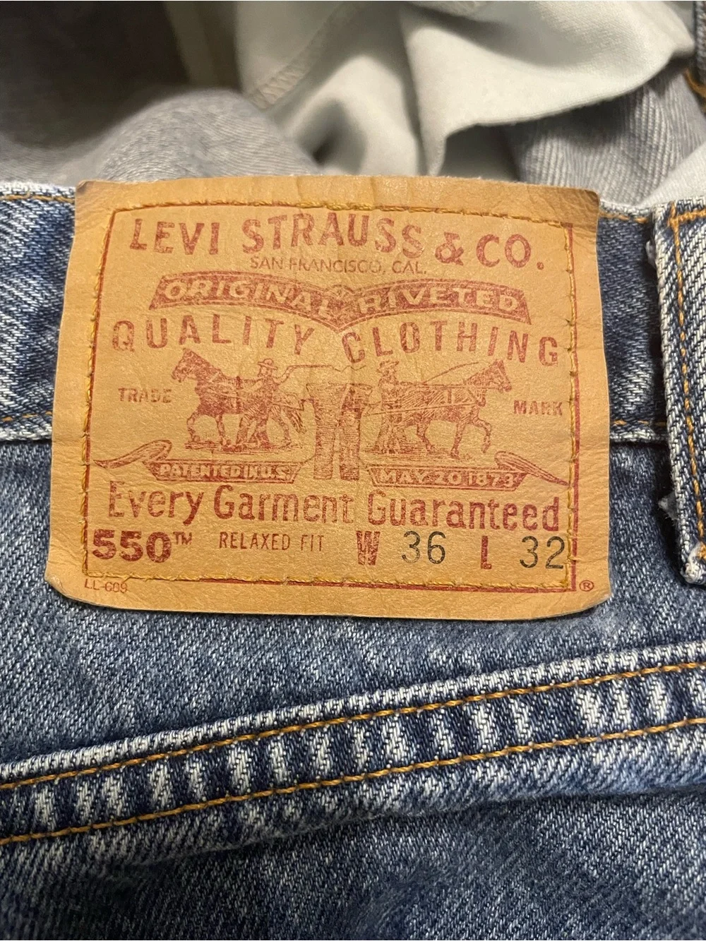 Vintage 1999 Levis 550 Medium Stonewash Jeans M110 Button Assembled DR US Cut